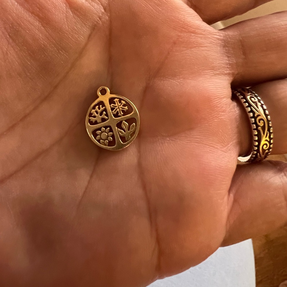 James Avery 14k gold retired seasons charm
